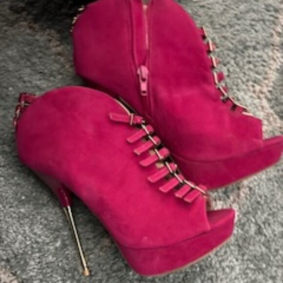 ShoeDazzle Hot Pink ankle boots - Picture 1 of 2